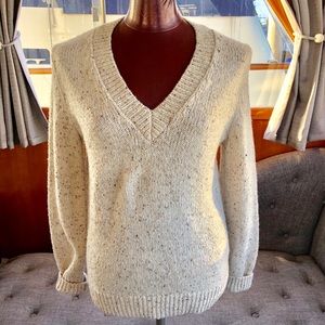 Banana Republic Ivory Cable Knit V Neck Sweater size Medium